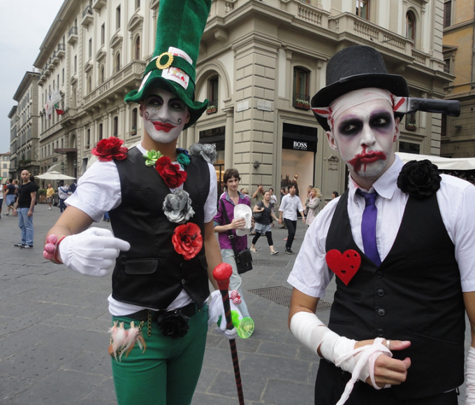 10 Best Gothic-themed Halloween Costume Ideas For 2023 - Gthic.com