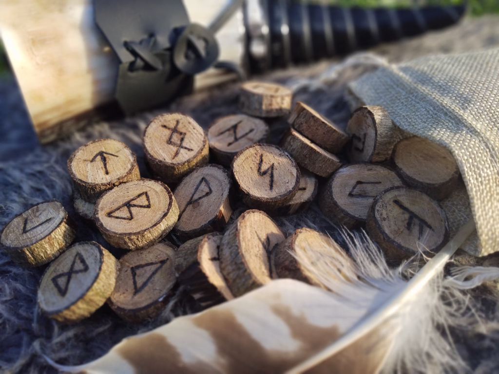 Different kinds of Viking runes - Gthic.com
