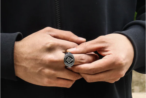 What Does it Mean to Have a Masonic Ring-Gthic.com
