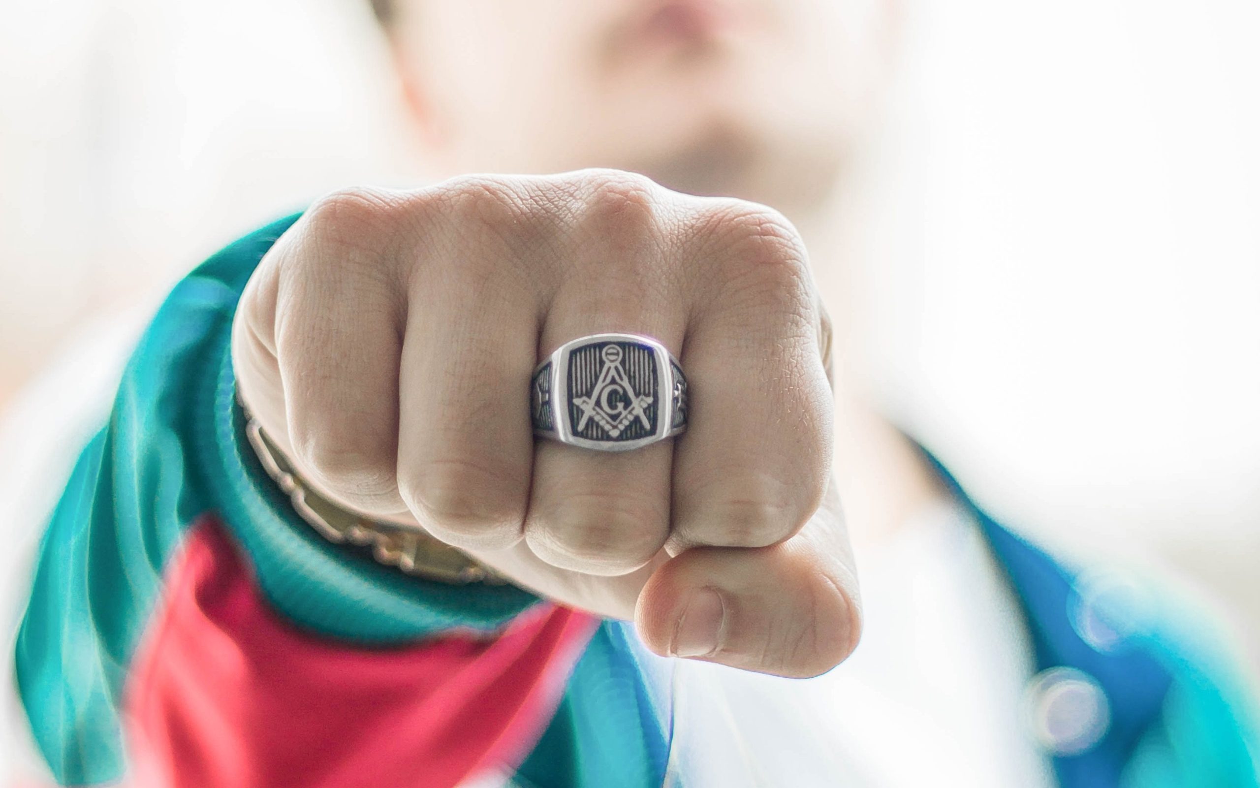 A man wear a masonic ring on his middle finger