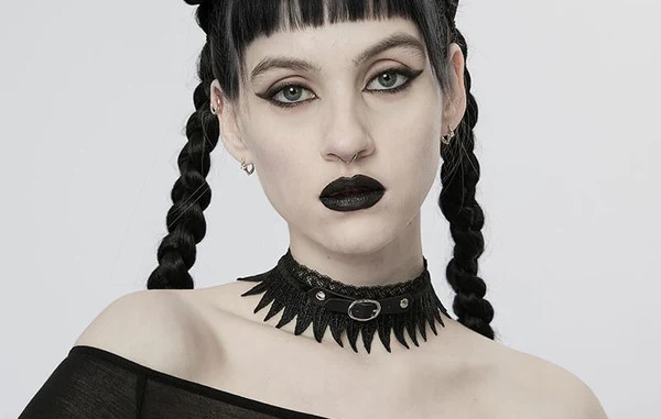 Unveiling the Allure of Gothic Necklaces: Enigma of Dark Elegance -Gthic.com