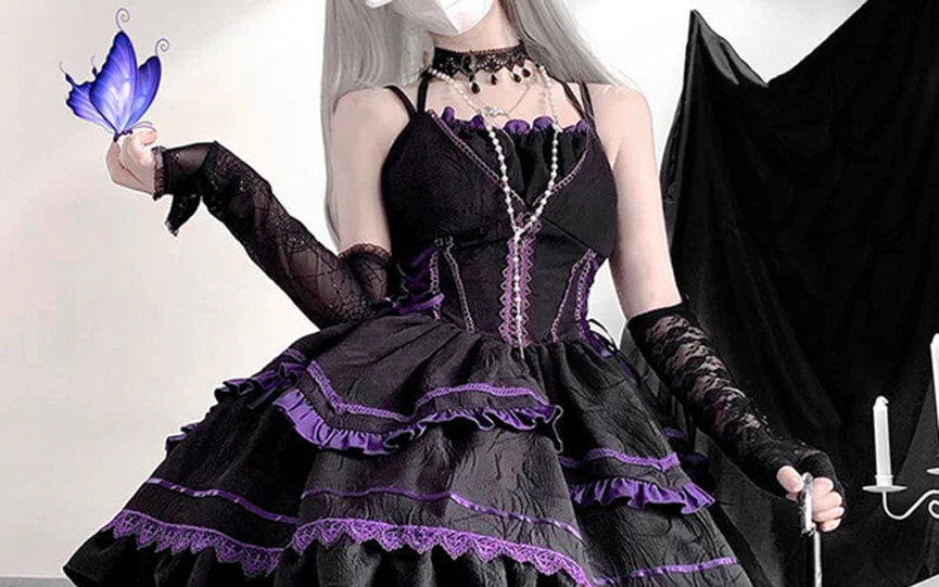 A beautiful girl wear a black and purple gothic lolita dress
