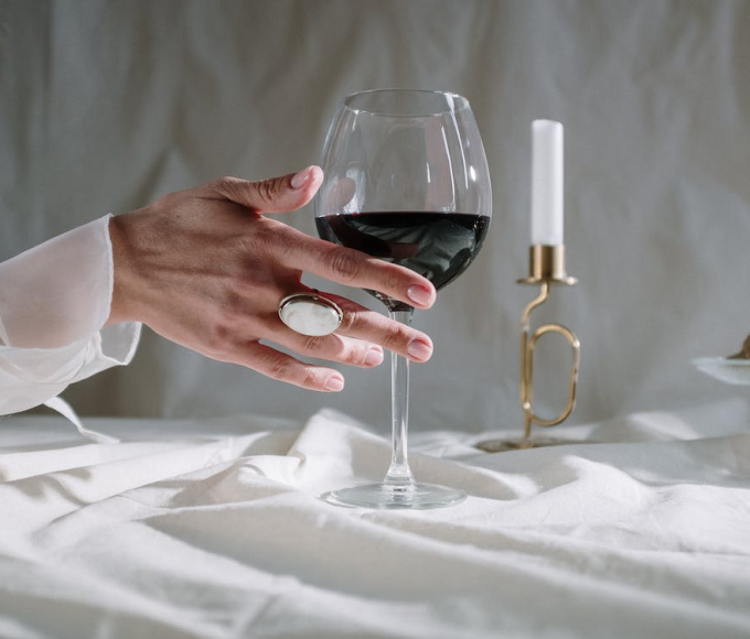 What does a Ring on the Middle Finger Mean for a Man - Gthic.com