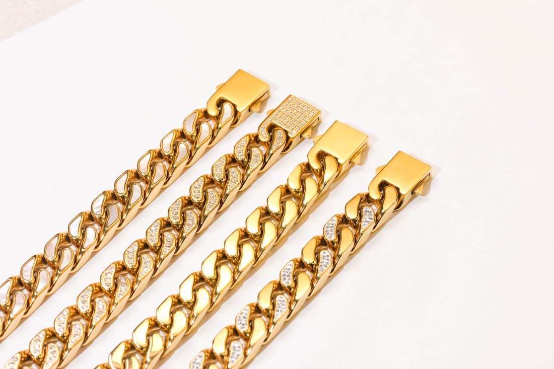 close-up-shot-of-gold-chains