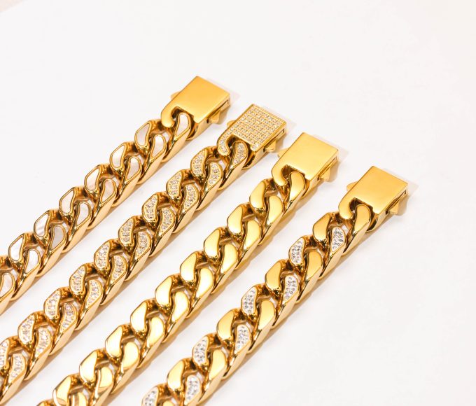 close-up-shot-of-gold-chains
