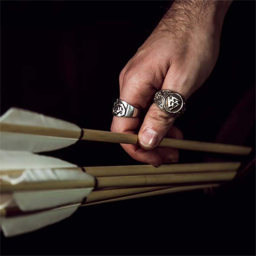  Valknut symbol in a Viking ring - Gthic.com