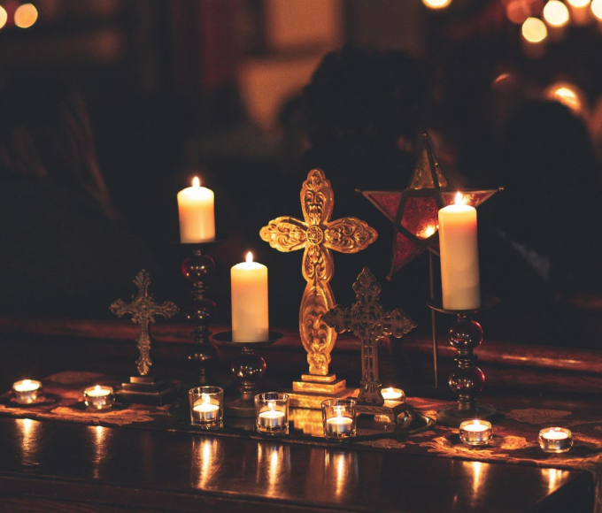 cross with candles - Blog.gthic.com