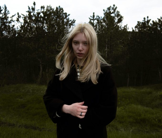 model in grunge styles
